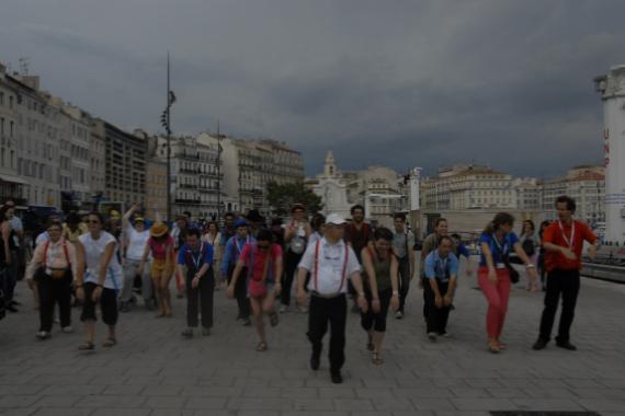 Flahsmob sur le Vieux Port à Marseille pour fêter le Jubilé, le 31 mai 2014